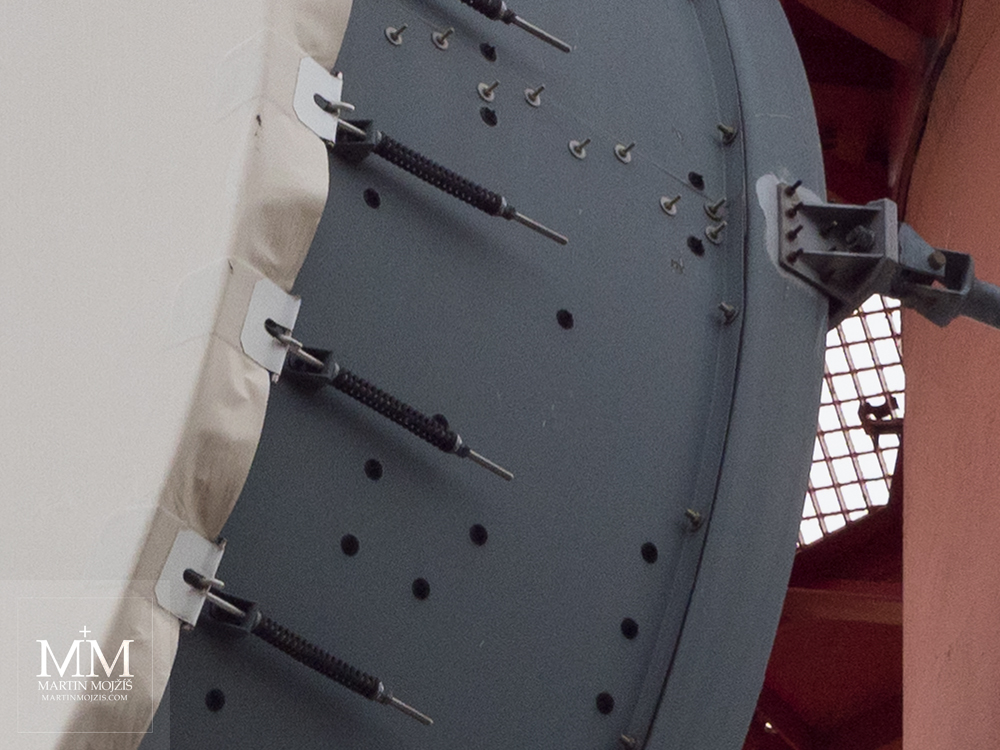 Detail of a circular antenna on the Nehost transmitter. Photograph created with the Olympus M. Zuiko digital ED 40 - 150 mm 1:2.8 PRO.